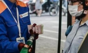 Giá xăng quay đầu giảm hơn 400 đồng/lít