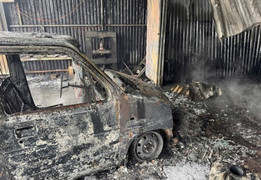 Cháy xưởng sửa chữa xe ở Hà Nội, một ô tô bị thiêu rụi