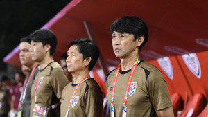 HLV ĐT Thái Lan xin lỗi sau trận thua Philippines, thừa nhận AFF Cup khó khăn