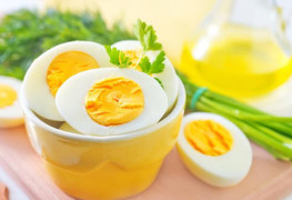 Có nên ăn trứng gà khi bị sốt?