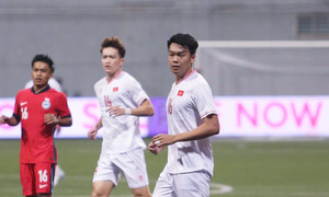 Thành Chung 2 thẻ vàng không bị 'treo giò' trận tuyển Việt Nam tái đấu Singapore