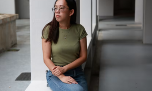 Cha mẹ 'bạo hành và kiểm soát', nhiều người trẻ Singapore ra ở riêng
