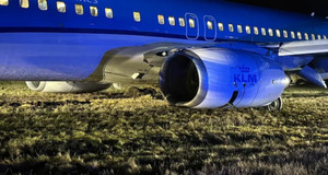 Máy bay Hà Lan chở 176 hành khách trượt khỏi đường băng