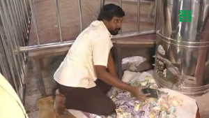 Du khách đánh rơi điện thoại vào hòm công đức, ban quản lý phản ứng không ngờ