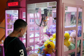 Chuyên gia bày mẹo gắp thú bông 'bách phát bách trúng' 