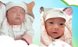 Hai bé song sinh chào đời cách nhau 5 tuần
