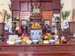 Khi cúng nên dùng nước lọc, nước trà, nước ngọt hay rượu?