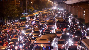 Ô tô không bật đèn chiếu sáng sau 18h bị phạt bao nhiêu tiền?