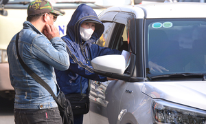 'Phe vé' náo loạn trước trận tuyển Việt Nam đấu Thái Lan, hét giá 7,5 triệu/cặp