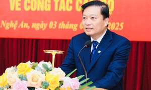 Ông Lê Hồng Vinh giữ chức Chủ tịch UBND tỉnh Nghệ An