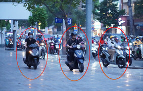 TP.HCM: Nhiều người vẫn thản nhiên leo lề đường, chạy ngược chiều giờ cao điểm