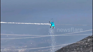 Robot phá băng trên đường dây điện siêu cao áp