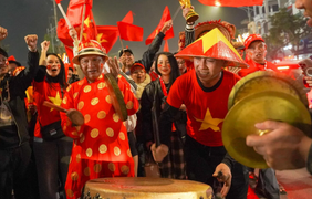 'Chảo lửa' Việt Trì như nổ tung sau chiến thắng lịch sử của tuyển Việt Nam