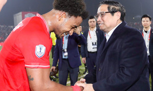 Tuyển Việt Nam thắng Thái Lan ở chung kết, Thủ tướng xuống sân chúc mừng