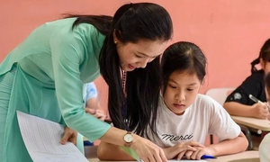 Cấm giáo viên thu tiền dạy thêm của học sinh chính khoá