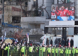 Hàn Quốc: Hàng chục nghìn người biểu tình gây hỗn loạn ở Thủ đô Seoul