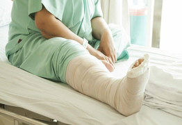 Gãy xương chân bao lâu thì lành?