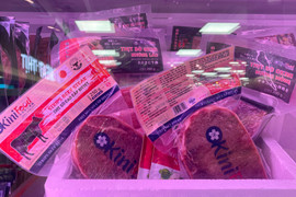 Giỏ quà Tết bò nhập khẩu, thịt heo muối 'lên ngôi', hút khách nhà giàu