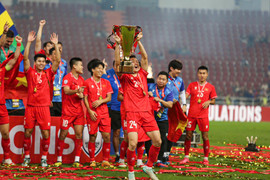 Xem lại khoảnh khắc Hai Long ghi bàn từ giữa sân, khẳng định Việt Nam vô địch