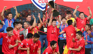 Rưng rưng nước mắt trước nỗ lực vượt nghịch cảnh phi thường của tuyển Việt Nam