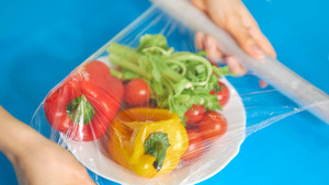 Hướng dẫn sử dụng màng bọc thực phẩm đúng cách