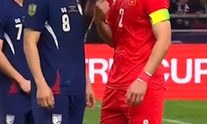 Duy Mạnh tiết lộ cuộc trao đổi với Supachok về bàn thắng thiếu fair-play