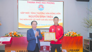 Hải Phòng thưởng 550 triệu đồng cho thủ môn Nguyễn Đình Triệu