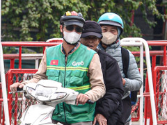 Phớt lờ mức phạt cao, nhiều tài xế công nghệ vẫn vô tư kẹp 3, phóng ngược chiều