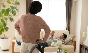 Mất việc cuối năm, vợ ở cữ, chồng tôi vẫn thản nhiên bảo 'chơi đã, ra Tết tính'