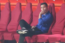 Nguyễn Filip đăng ảnh ngồi ghế dự bị, khẳng định 'không có nỗi buồn'