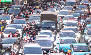 CSGT nêu nguyên nhân đường Hà Nội ùn tắc từ sáng đến tối ngày cuối tuần