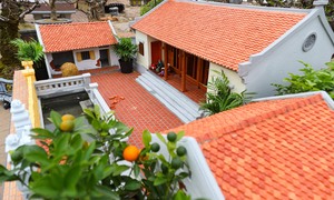 Mô hình nhà 3 gian Bắc Bộ thành tiểu cảnh trưng Tết, giá hàng chục triệu đồng
