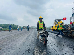 Xuyên Tết thi công cao tốc Chí Thạnh - Vân Phong đoạn qua Phú Yên