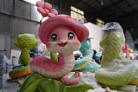 Bên trong xưởng chế tác linh vật Tết Ất Tỵ được hỗ trợ bởi cánh tay robot