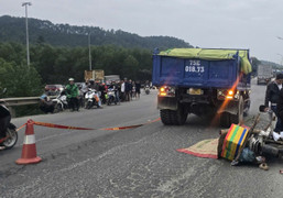 Va chạm với xe tải đi cùng chiều trên quốc lộ 1A, người phụ nữ thiệt mạng