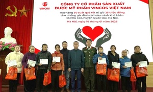 Dược mỹ phẩm VINCOS tặng người nghèo hàng trăm suất quà Tết