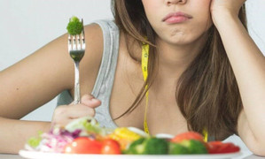 8 thói quen ăn uống gây hại sức khỏe