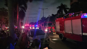 Cháy chung cư ở TP.HCM, cả trăm người hốt hoảng tìm đường thoát