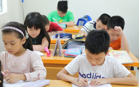 'Cho con đi học thêm ở nhà cô giáo chủ nhiệm, điểm thi chắn chắn cao hơn'