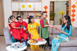 5 cách đón Tết Nguyên đán ý nghĩa cùng con