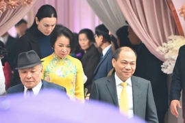Vợ chồng tỷ phú Việt xuất hiện trong lễ ăn hỏi con trai và Á hậu Phương Nhi