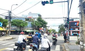 Theo Luật Trật tự ATGT mới, đến đoạn rẽ phải bật xi nhan trước bao nhiêu mét?