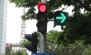 Lắp tín hiệu cho xe rẽ phải khi đèn đỏ giúp giảm ùn tắc giao thông