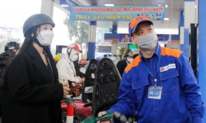 Tăng lần thứ ba liên tiếp từ đầu năm, giá xăng đắt thêm 300 đồng/lít