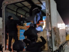 Phát hiện 11 người Việt trốn trên xe tải ở Hàn Quốc