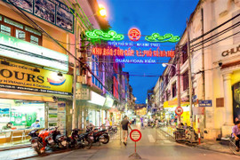Khám phá khu phố đêm độc đáo nhất thủ đô Hà Nội