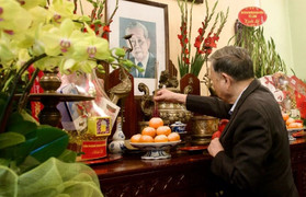Tổng Bí thư thắp hương tưởng nhớ các nguyên lãnh đạo Đảng, Nhà nước