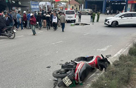 Ô tô va chạm xe máy, cặp vợ chồng chết thương tâm