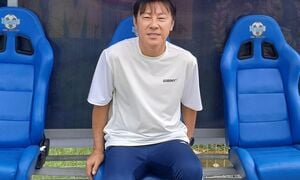 Chờ nhận bồi thường, HLV Shin Tae-yong ở lại Indonesia đóng phim