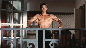 Lý Tiểu Long tập luyện với dòng điện khiến đồng nghiệp sợ hãi